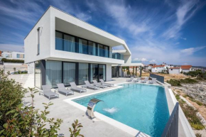Attractive Rogoznica Villa - 5 Bedrooms - Amazing Sea Views & Private Infinity Pool